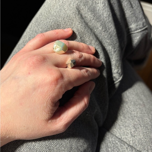 Silver and White Pearl Ring - Picture 4 of 4